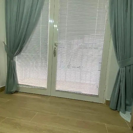 Kosta's * ティラナ